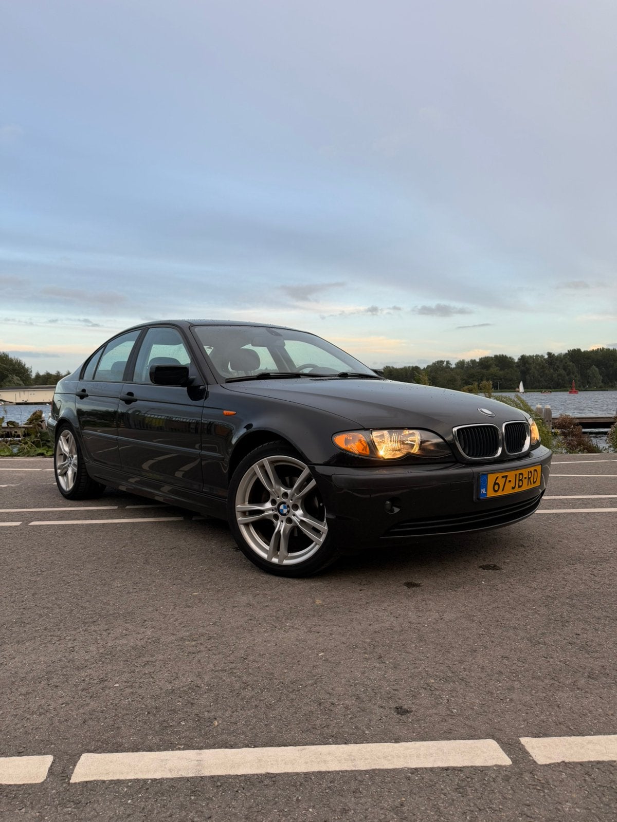 BMW 3-Serie 2.0 I 318 2002 Zwart, Dealer onderhouden, Achterwielaandrijving, Leder en Stof, Zwart