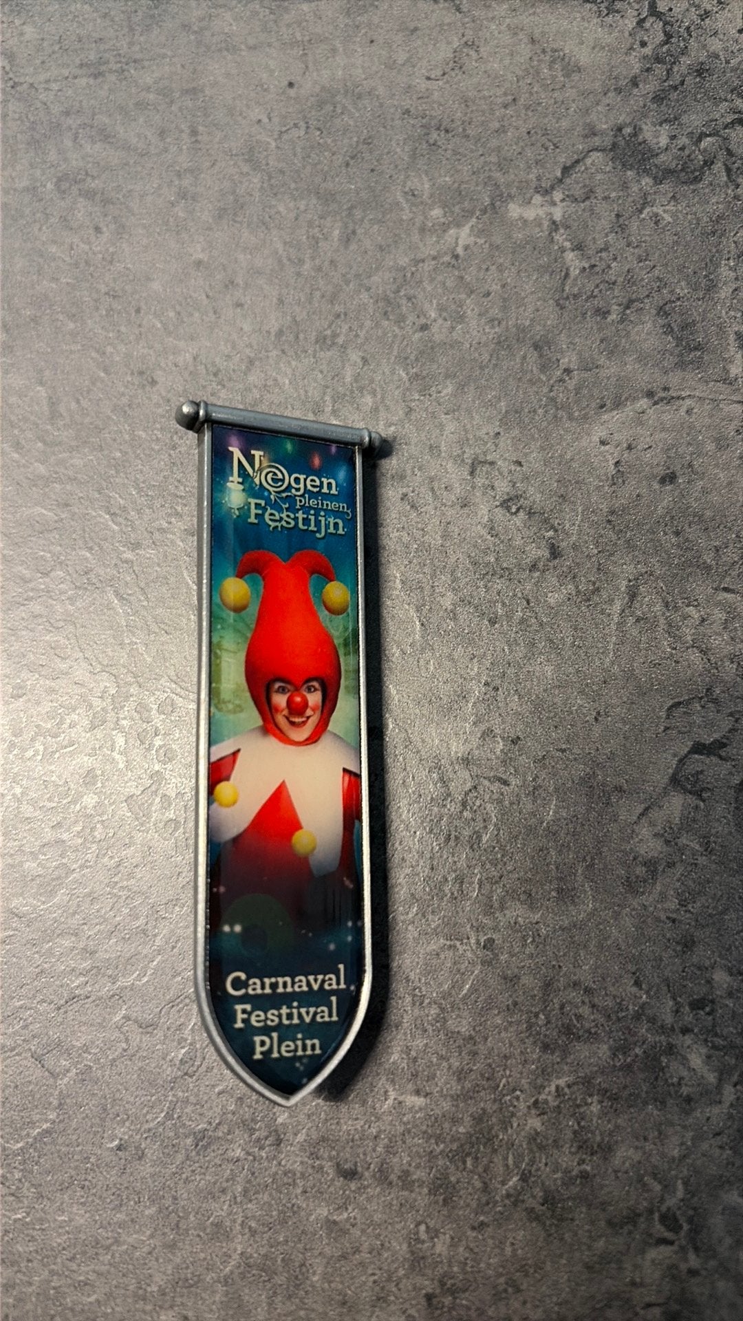 Efteling pin carnaval plein, Verzamelen, Ophalen of Verzenden, Zo goed als nieuw, Button of Speldje
