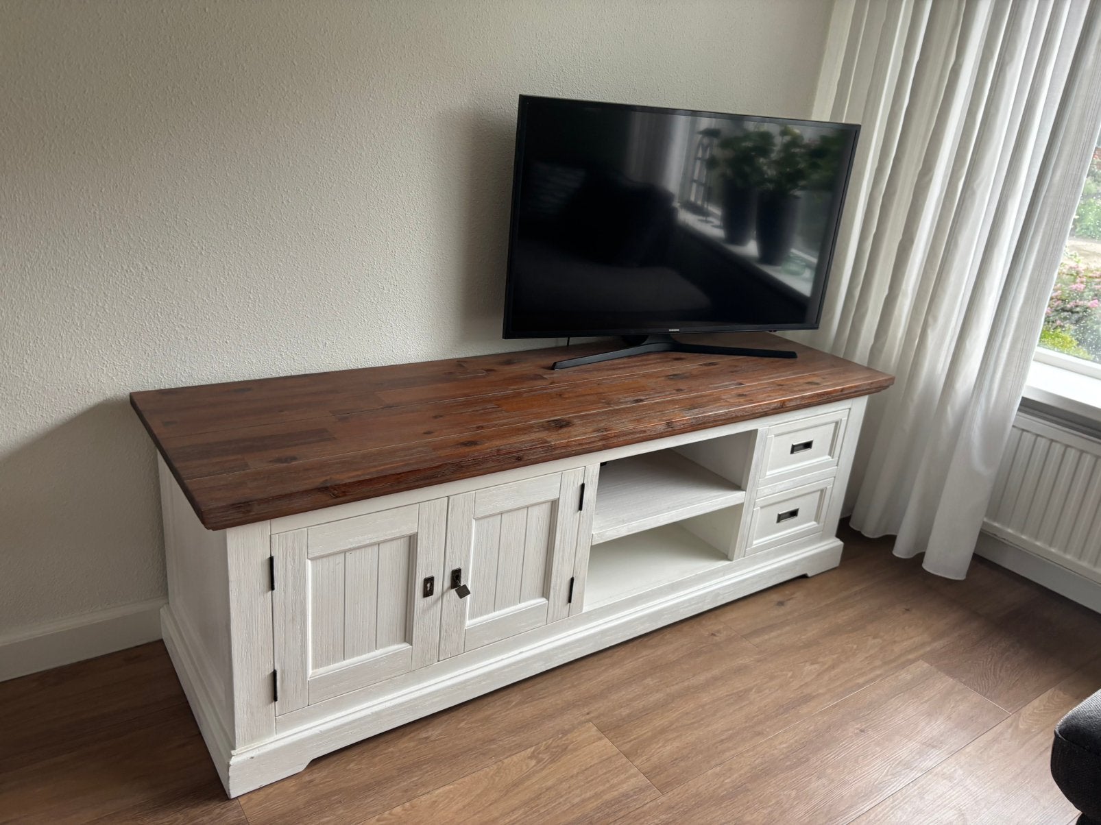 TV dressoir den Bommel Surrey (180cm) - Acacia hout., Ophalen, 150 tot 200 cm, Zo goed als nieuw, Minder dan 100 cm