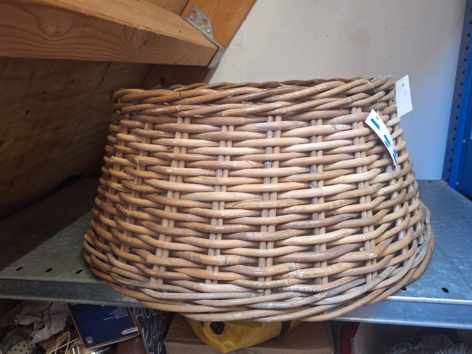 Rietenmand  voor om lamp of kerstboom., Ophalen of Verzenden, Gebruikt, Rond, Mand