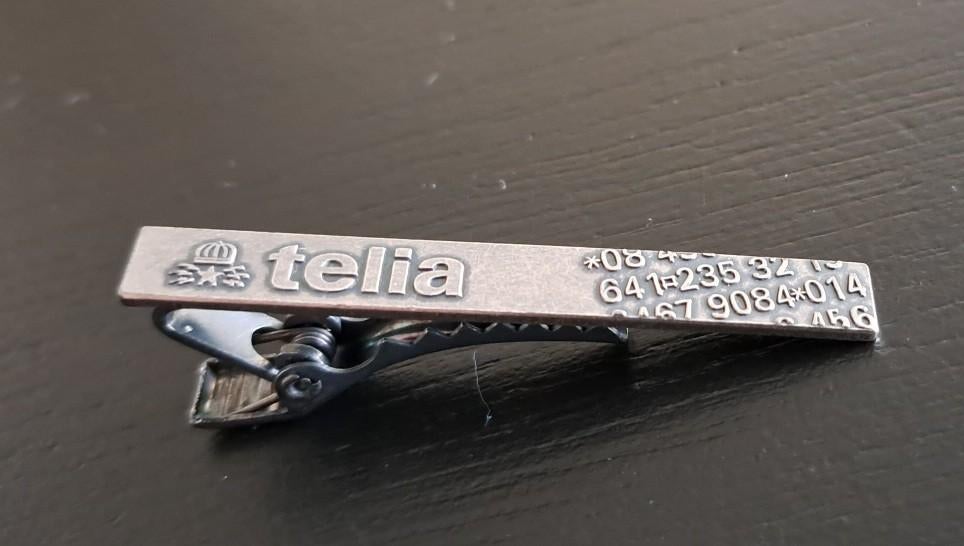 Telia Sverige AB stropdas dasspeld Telecommunicatie Zweden, Ophalen of Verzenden, Zo goed als nieuw, Gebruiksvoorwerp