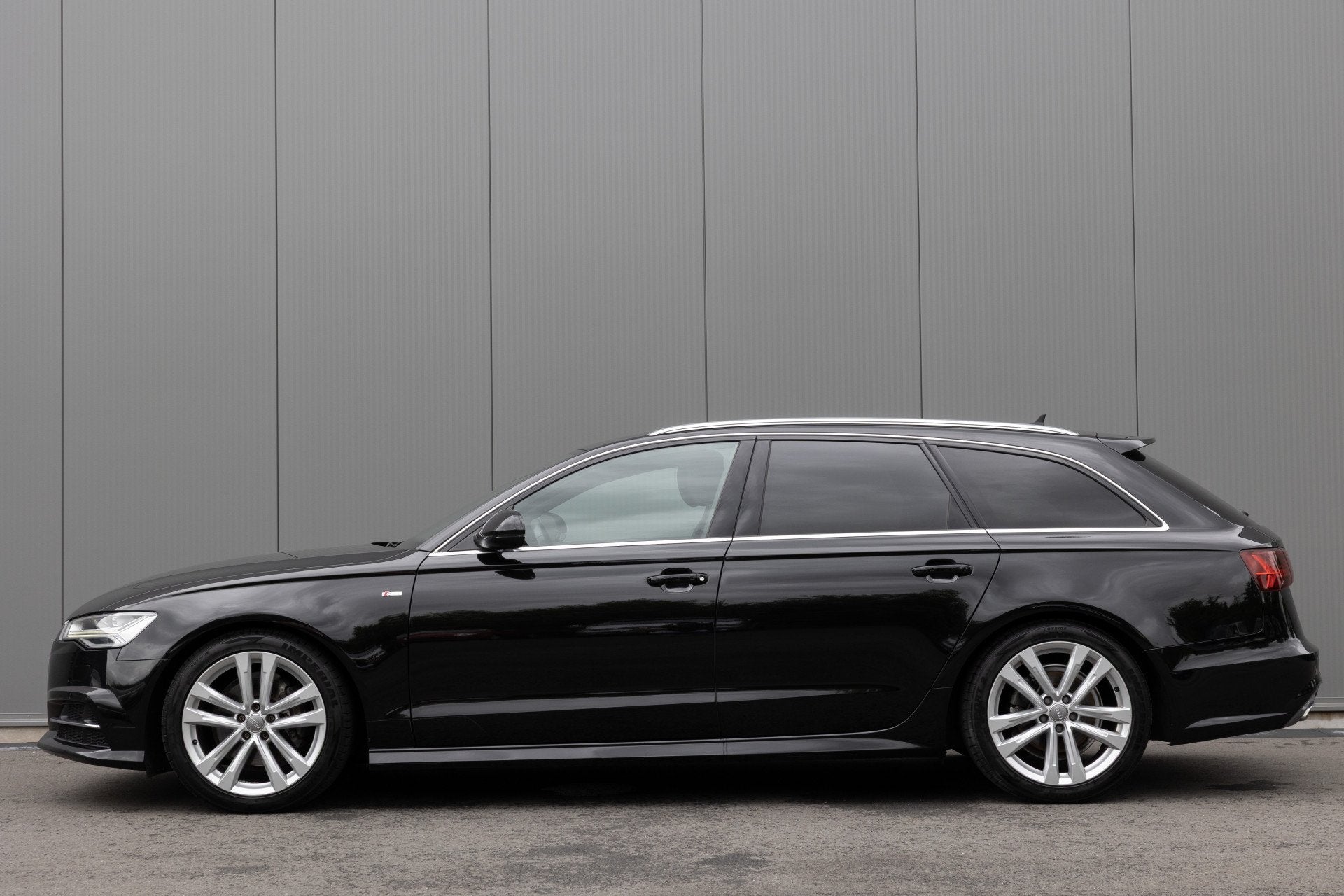 Audi A6 Avant 1.8 | 3X S-LINE | KEYLESS | TREKHAAK | NL-AUTO, 93 €/maand, 1700 kg, 750 kg, 5 stoelen