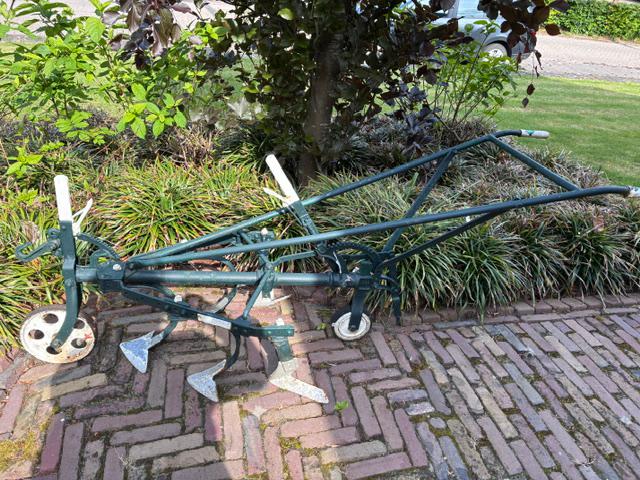 Een antieke cultivator, Ophalen