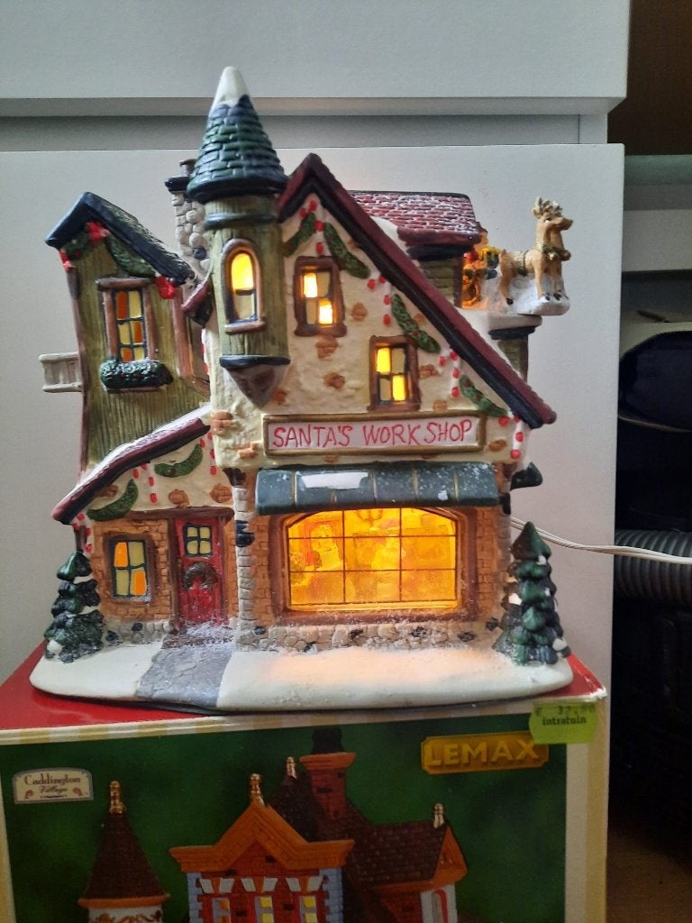 Sfeervol kersthuisje Lemax  – Santa’s Workshop (met verlicht, Diversen, Kerst, Ophalen of Verzenden, Gebruikt