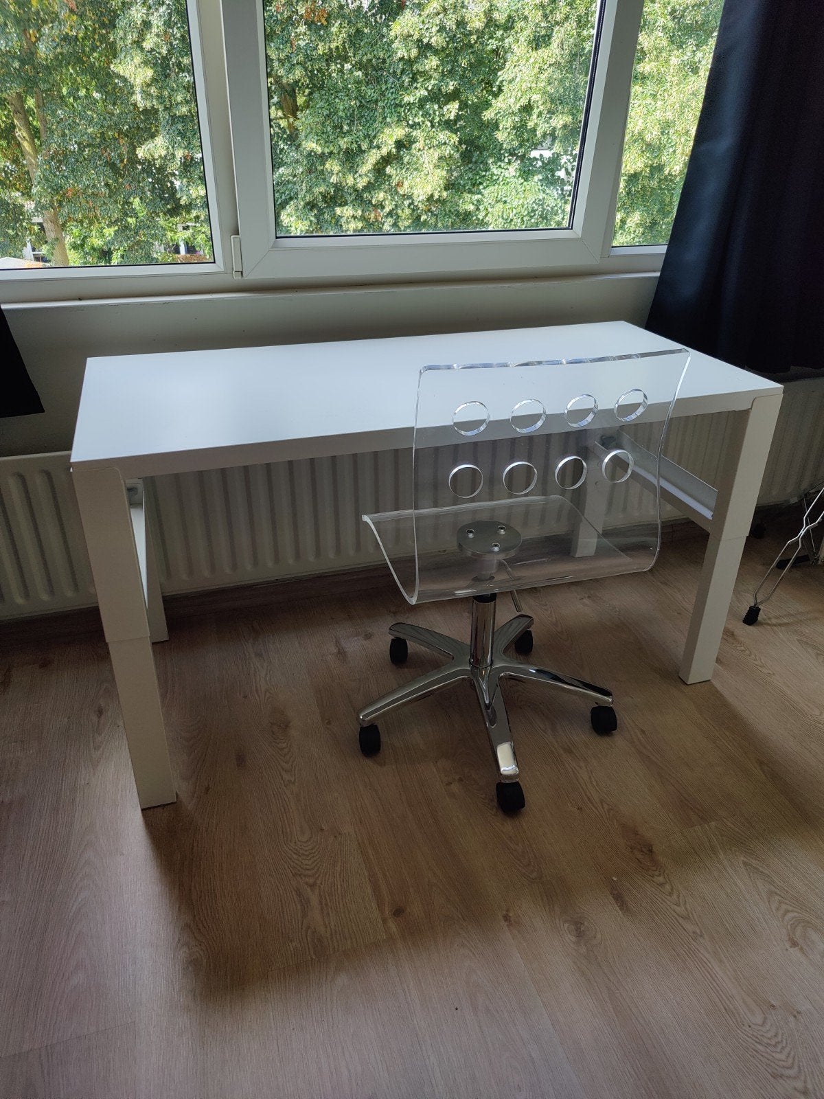 Wit bureau met transparante bureaustoel, Ophalen, In hoogte verstelbaar, Gebruikt, Hout