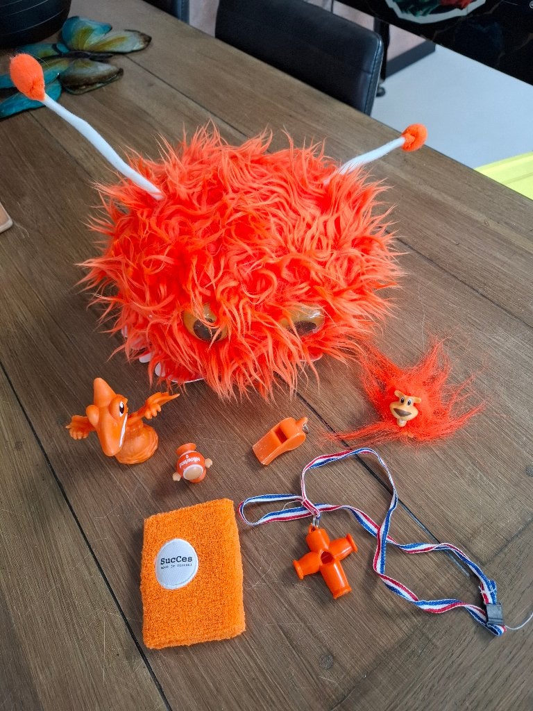 Oranje verzameling met grote wuppie en gadgets, Albert Heijn, Ophalen of Verzenden