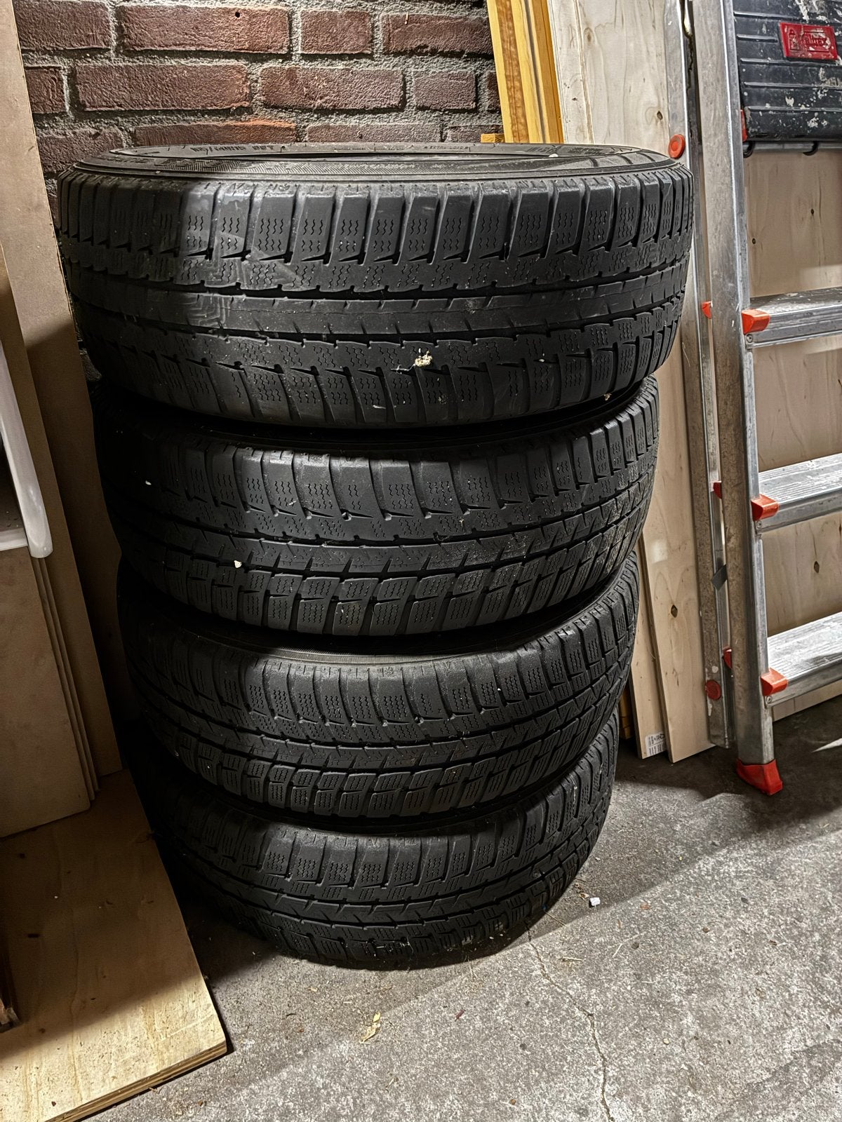 4 Stalen velgen met versleten winterbanden 185/60R15, Auto-onderdelen, Banden en Velgen, Ophalen, Gebruikt, 15 inch, Banden en Velgen