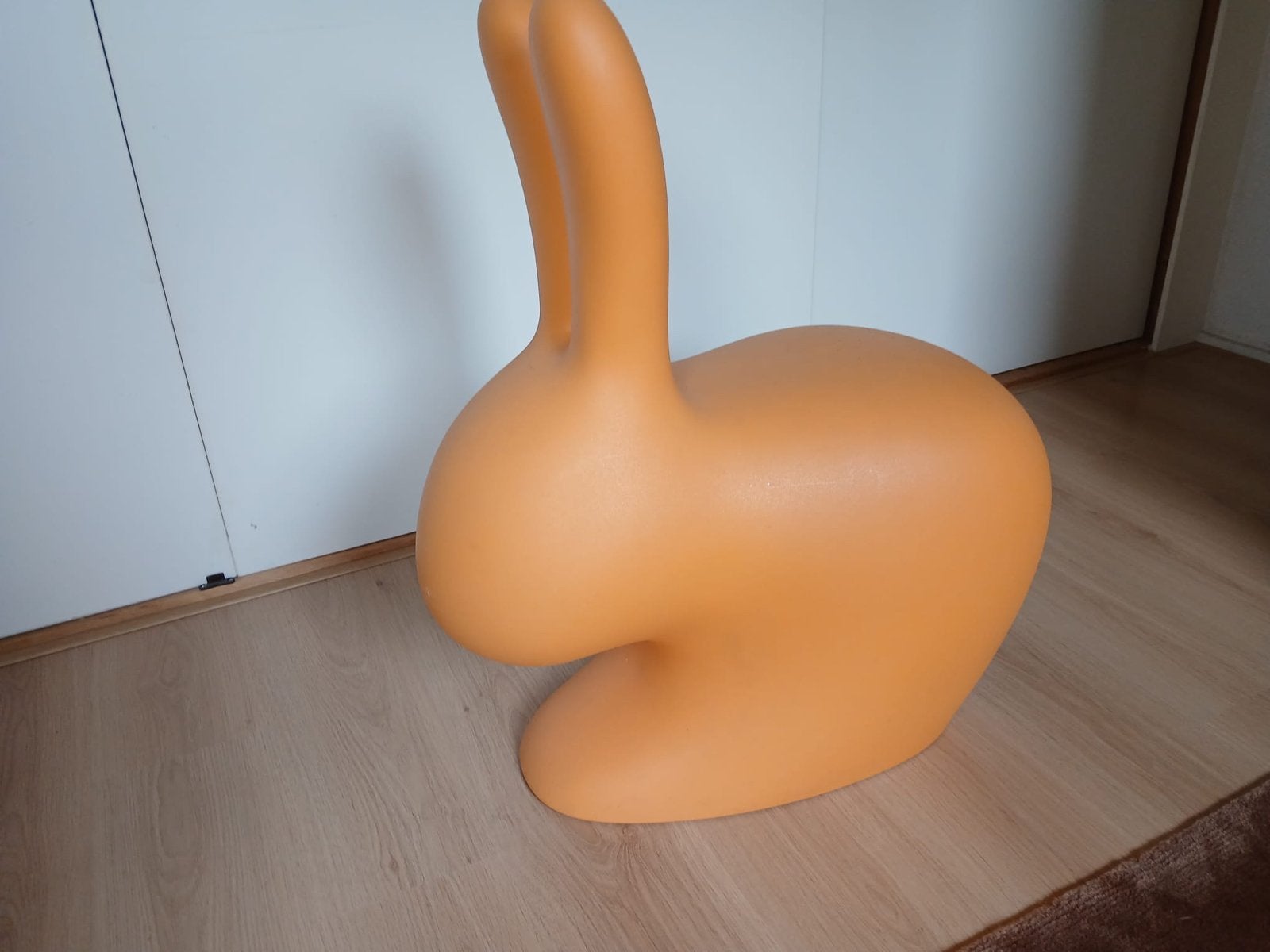 Qeeboo Konijn Stoel - Stefano Giovannoni Design, Antiek en Kunst, Ophalen, Stoel, Oranje, Kunststof