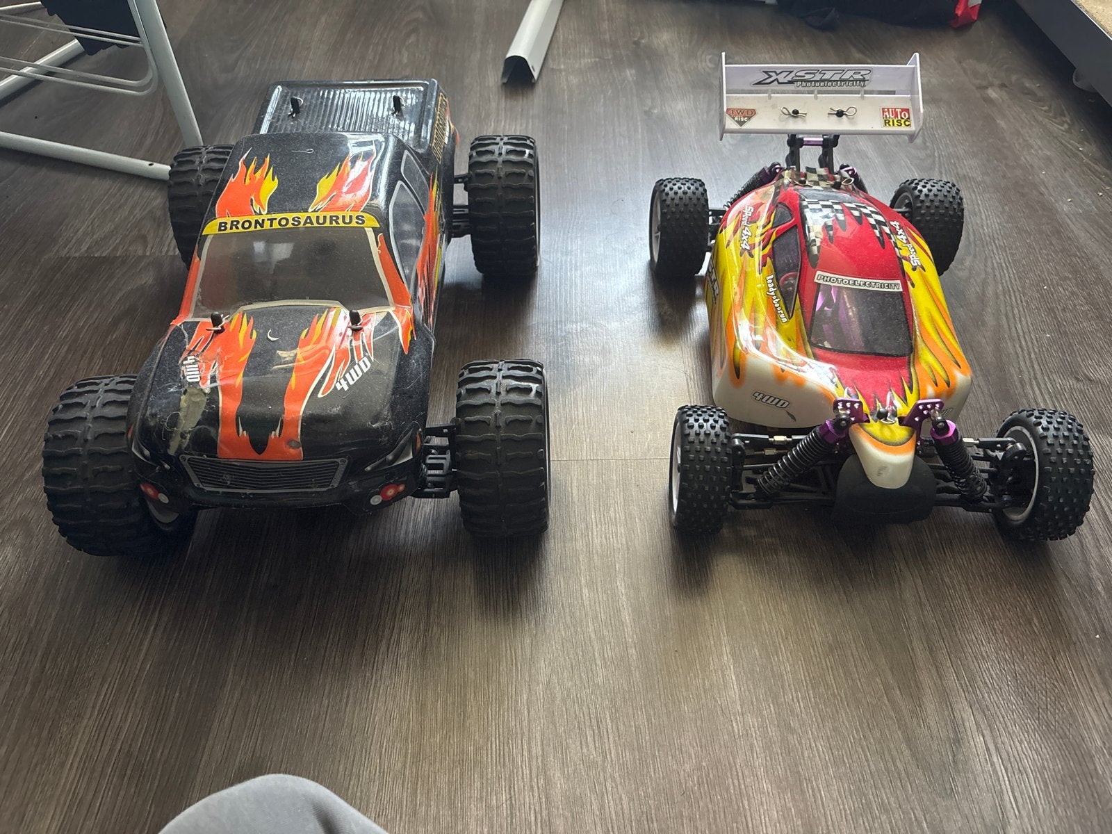 RC Auto's: Brontosaurus en XSTR Buggy (Elektro), Hobby en Vrije tijd, Modelbouw | Radiografisch | Auto's, Gebruikt, Auto offroad