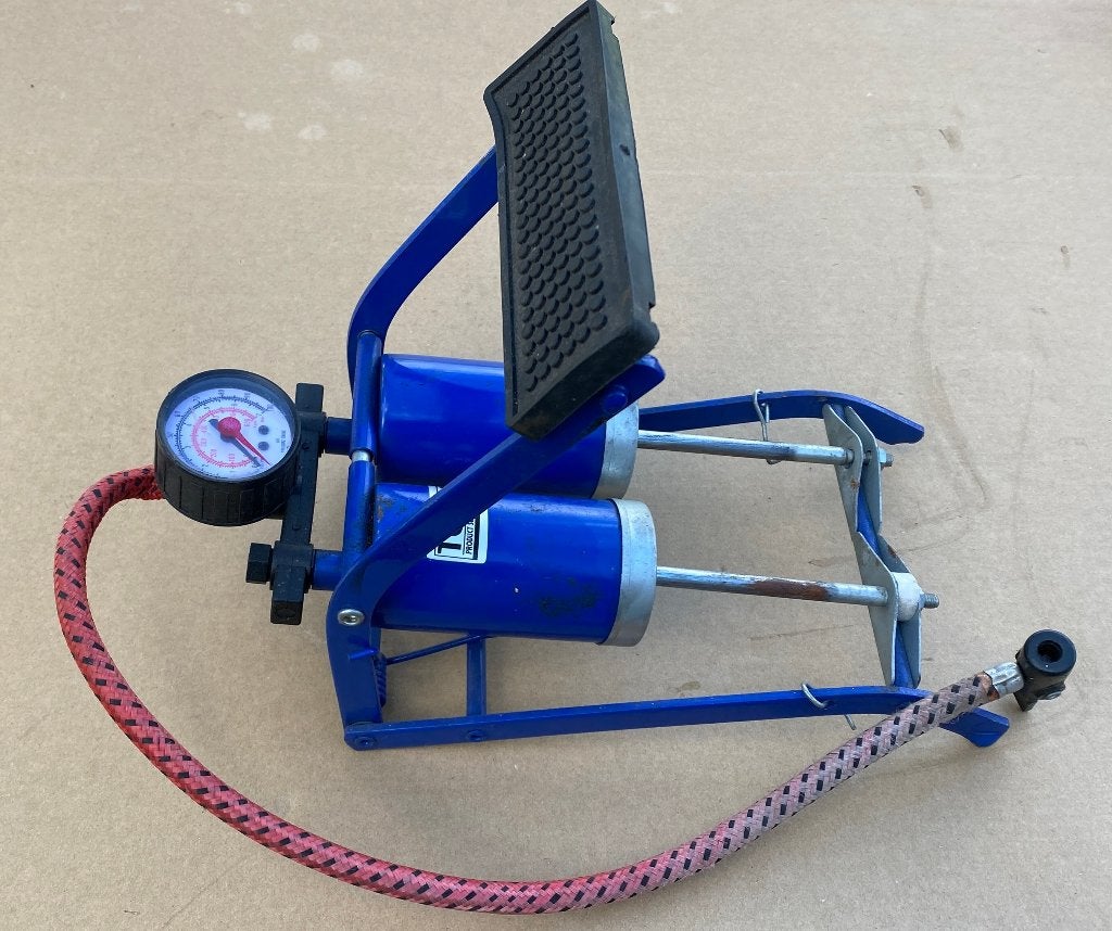 Fiets voetpomp met manometer, Ophalen of Verzenden, Gebruikt, Handmatig