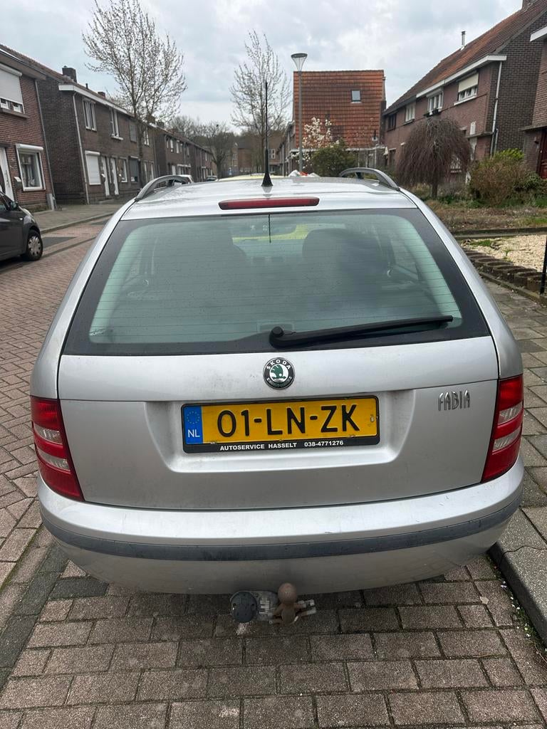 Skoda Fabia 1.4 Combi 55KW 2003 Grijs, Auto's, Skoda, Voorwielaandrijving, 74 pk, 4 cilinders, 1070 kg