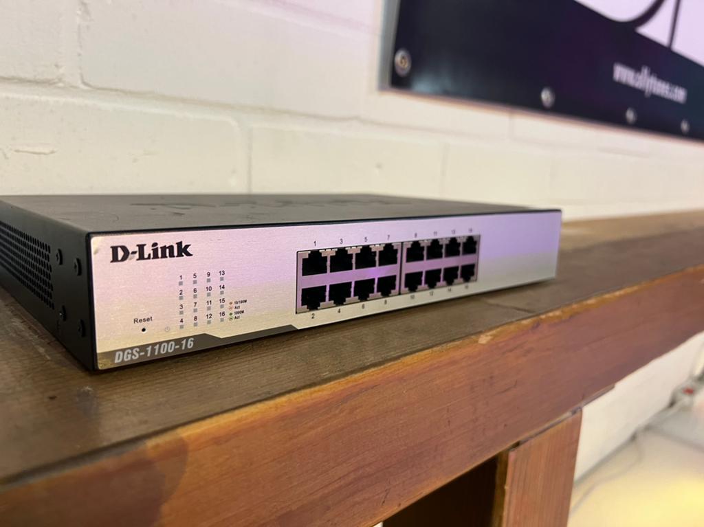 D-LINK WIFI Switch DGS-1100-16, Computers en Software, Netwerk switches, Ophalen, Zo goed als nieuw
