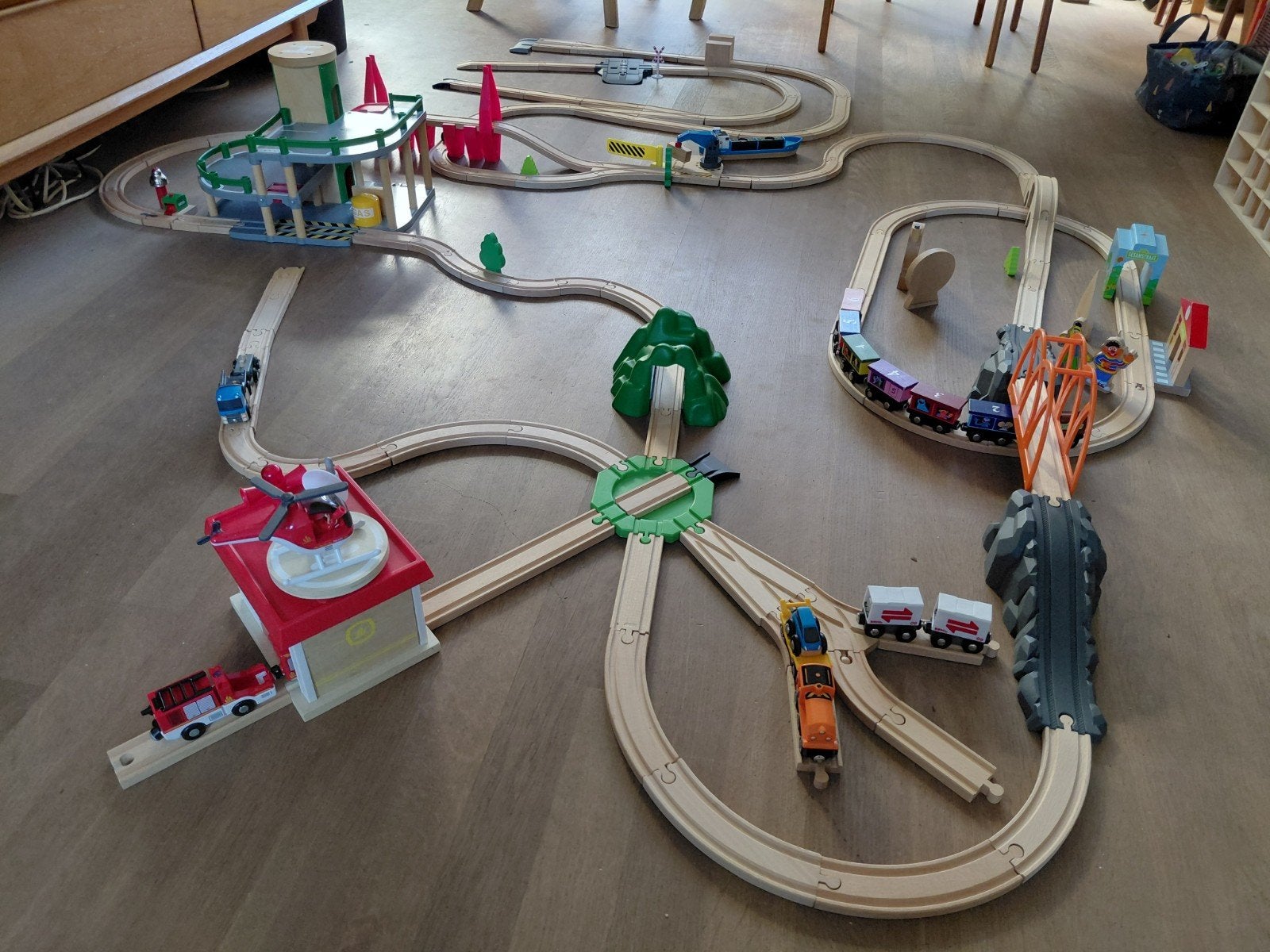 Grote verzameling houten treinbanen met extra's, Ophalen, Gebruikt, Rij- of Hobbelspeelgoed