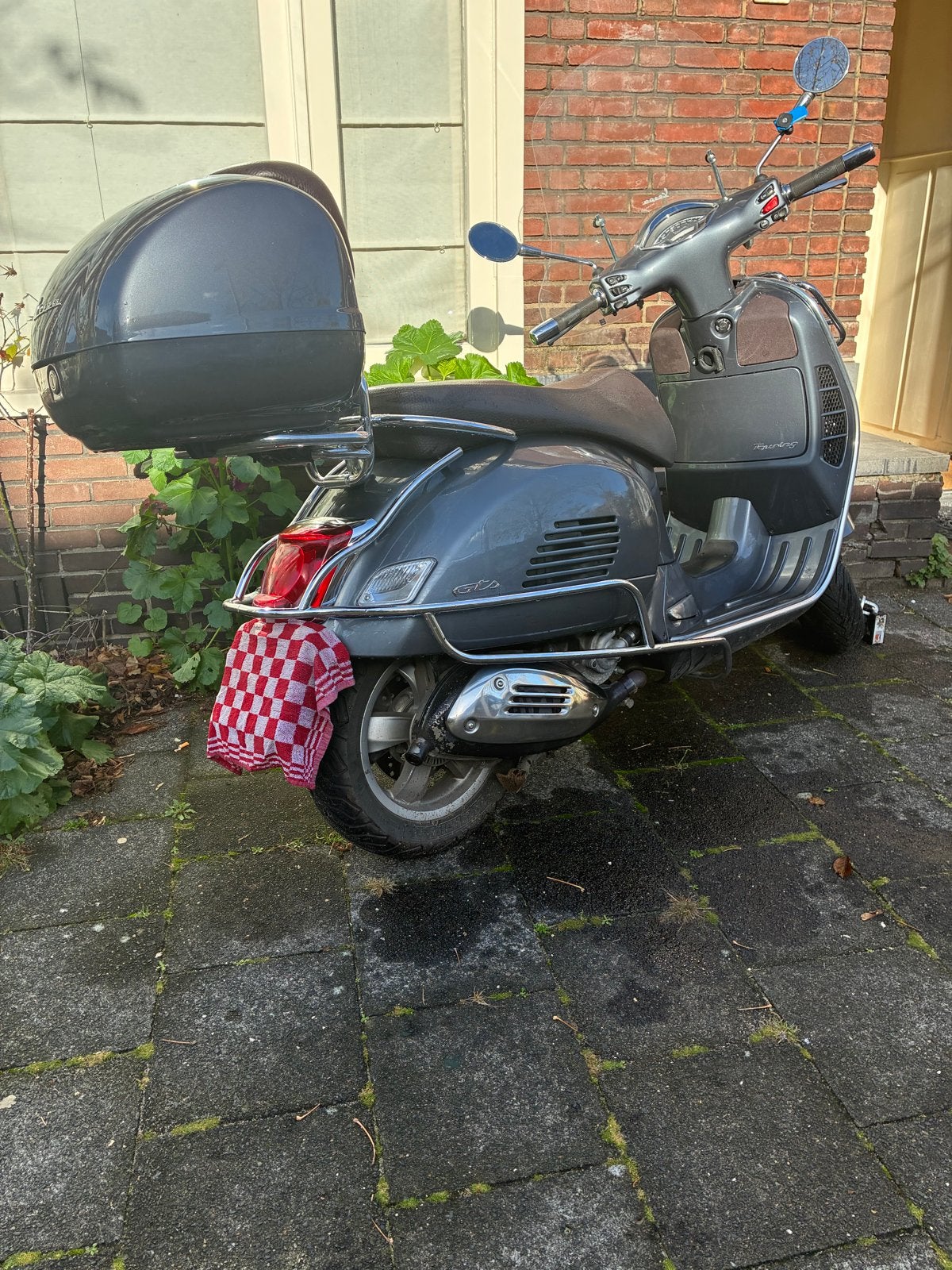 Vespa GTS 300 Super Tech - Grijs - Topkoffer, Motoren, Ophalen