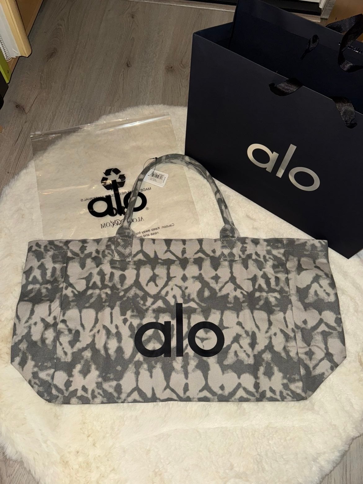 Alo Yoga Shopper Tas - Nieuw met labels, Ophalen of Verzenden, Nieuw, Grijs, Shopper