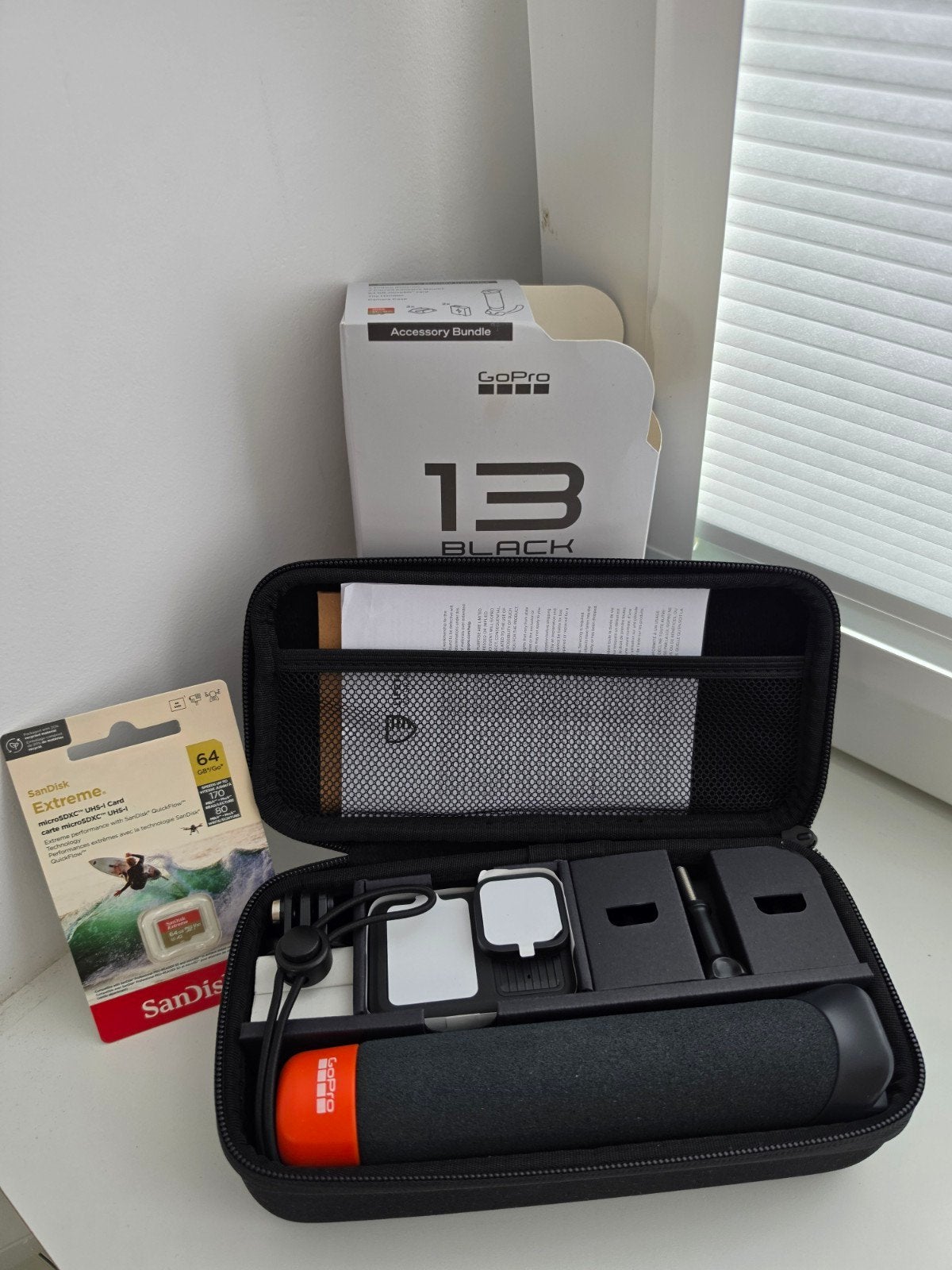 Foto 2 van GoPro HERO 13 Black Accessory Bundle set nieuw in doos!