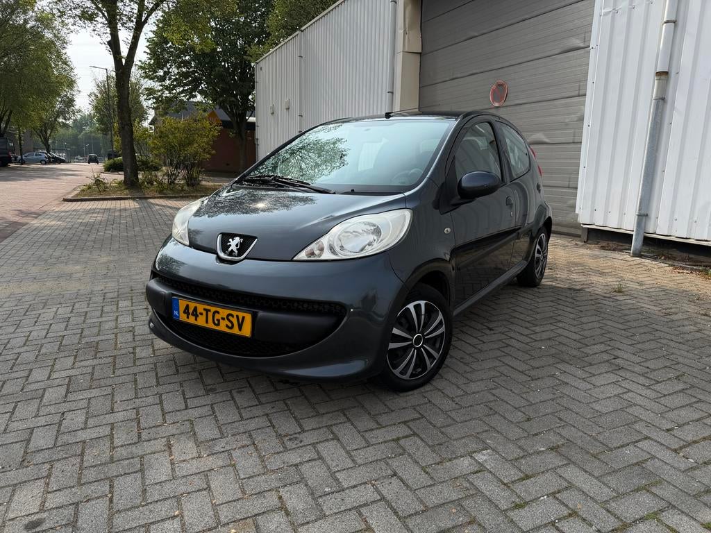 Peugeot 107 1.0 12V 5DR 2006 Grijs, Voorwielaandrijving, Stof, 4 stoelen, 68 pk