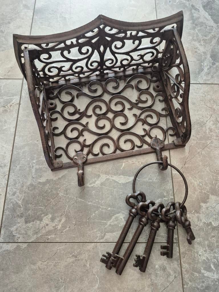 Gietijzeren sleutel hanger met sleutels, Ophalen
