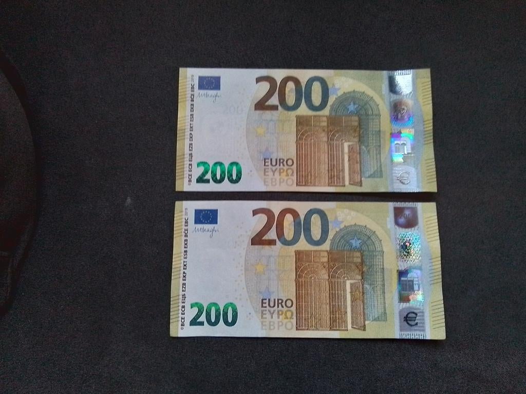 Zeer mooie 200 eurobiljet 2019 met UB
De eurobiljet is nooit, Postzegels en Munten, Bankbiljetten | Europa | Eurobiljetten, Ophalen of Verzenden