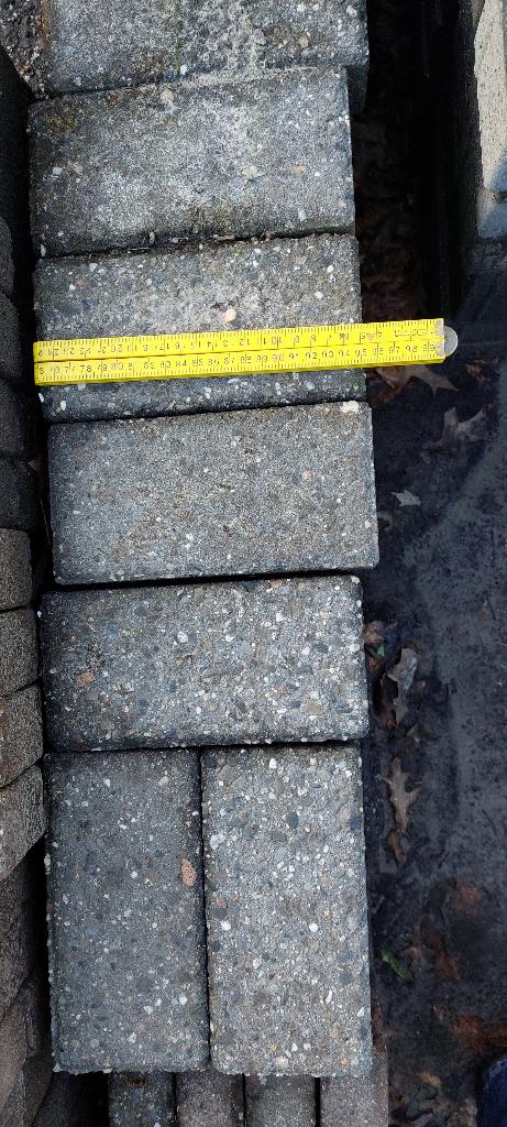 Gratis af te halen betonnen grijze klinkers, Ophalen, Klinkers, Zo goed als nieuw, Minder dan 5 m²