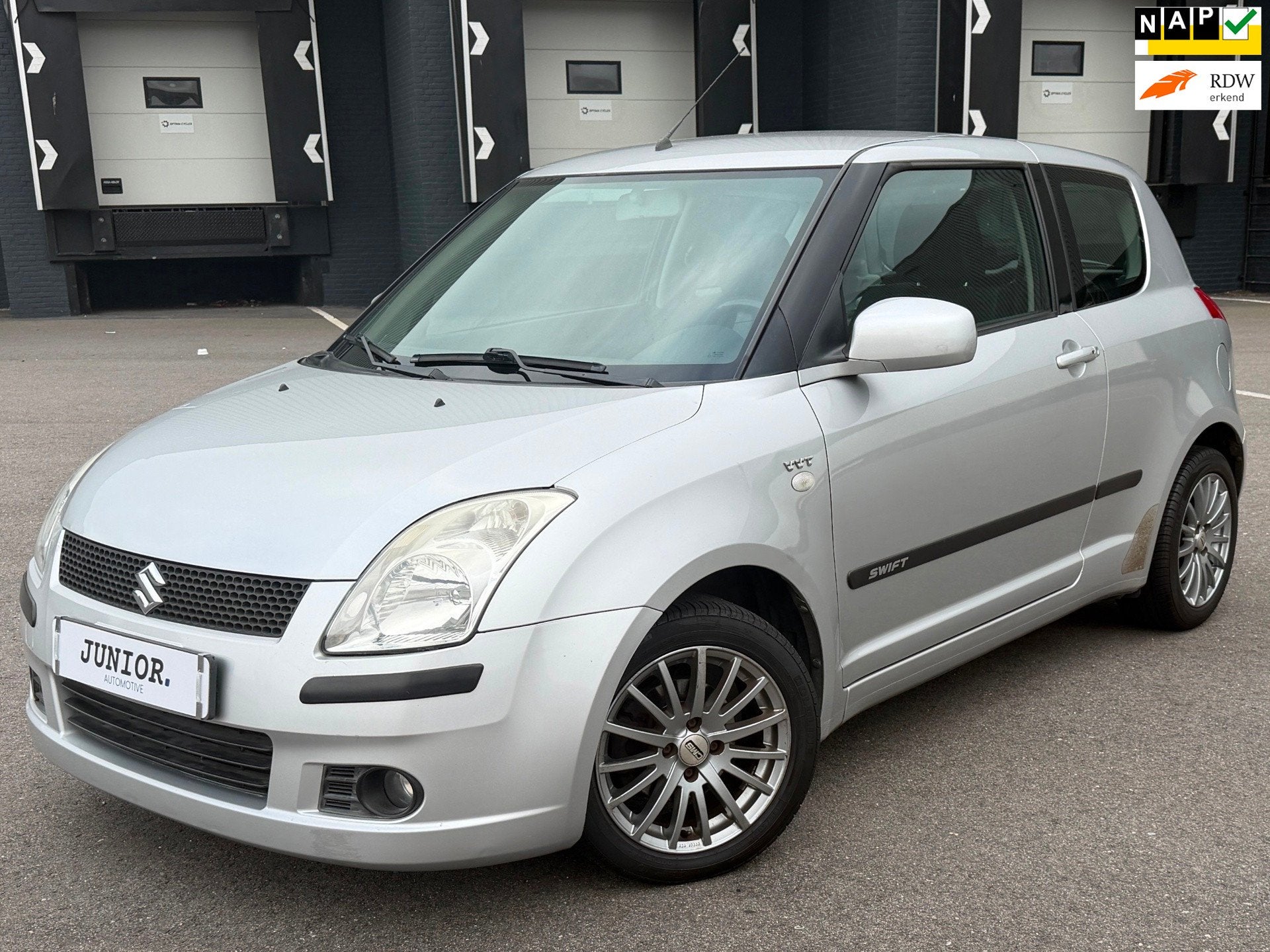 Suzuki Swift 1.5 Exclusive 100PK/SPORTVELGEN/KEYLES/AIRCO/NA, Voorwielaandrijving, Zwart, 4 cilinders, 400 kg