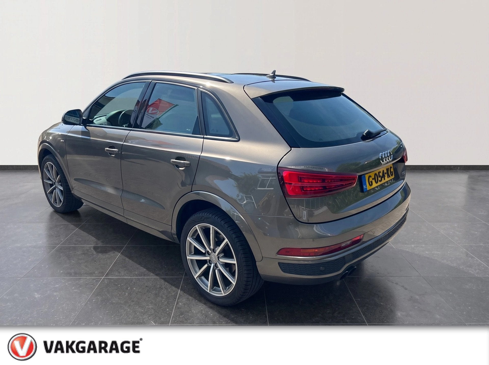 Audi Q3 2.0 TFSI quattro Sport Pro Line S, Auto's, Gebruikt, 4 cilinders, 14 km/l, Bedrijf