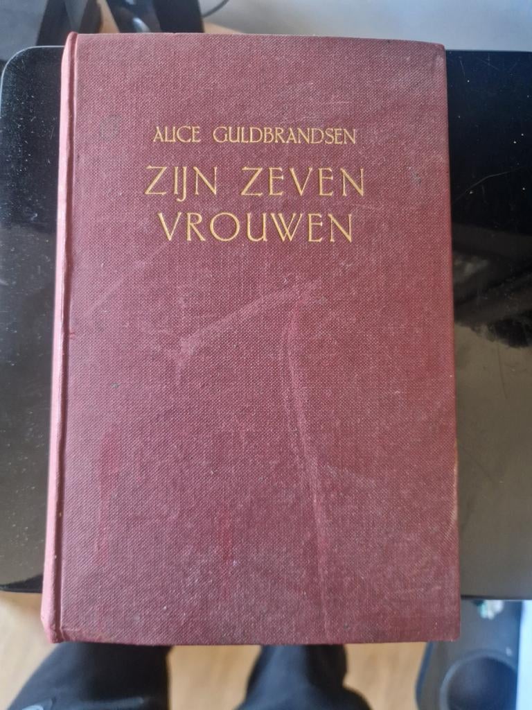 Zijn Zeven Vrouwen - Alice Guldbrandsen (H.J.W. Becht), Ophalen, Gelezen, Alice Guldbrandsen, Nederland