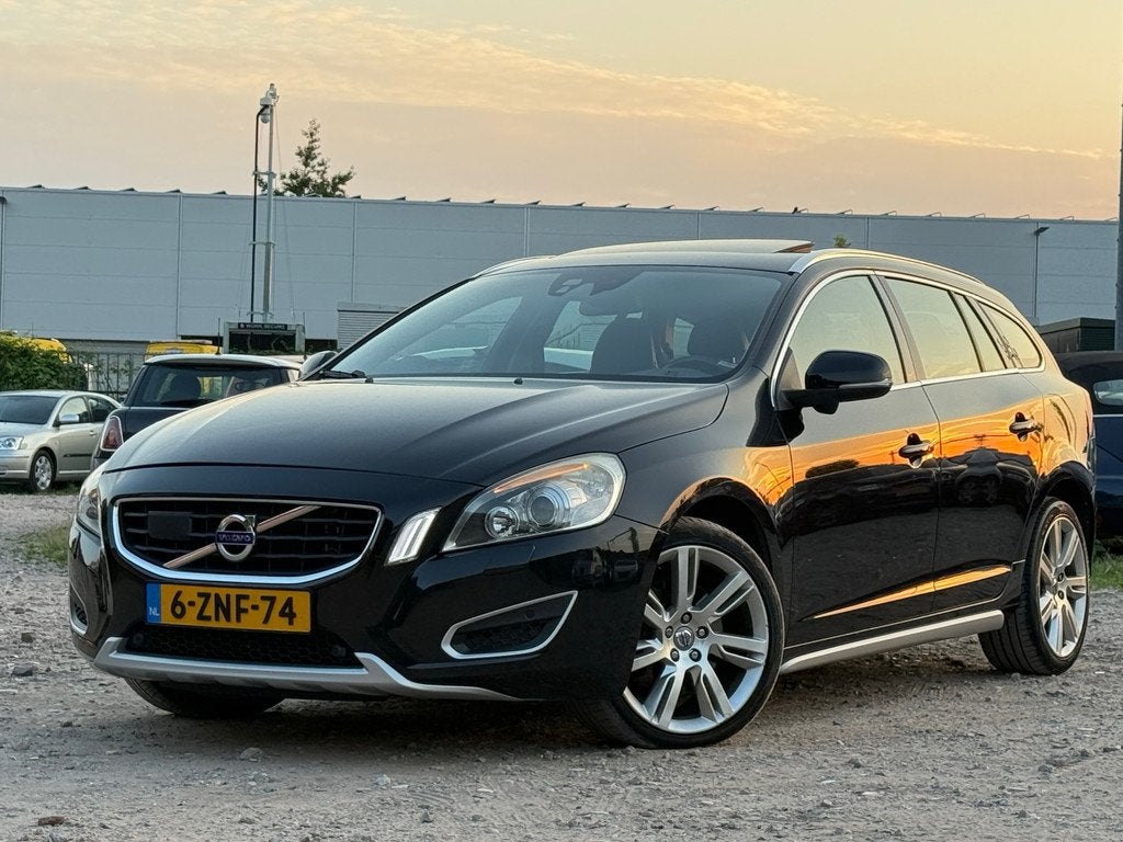 Volvo V60 2.4 D5 AWD Summum/ AUTOMAAT/DAK, Auto's, Volvo, Automaat, Euro 5, Zwart, Diesel