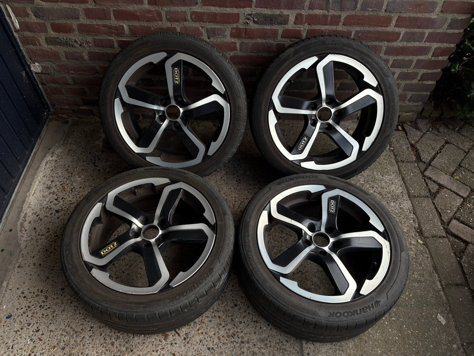Dotz 17 inch lichtmetalenvelgen Hankook 225/45/R17 Leon Golf, Ophalen, Gebruikt, Banden en Velgen, 17 inch