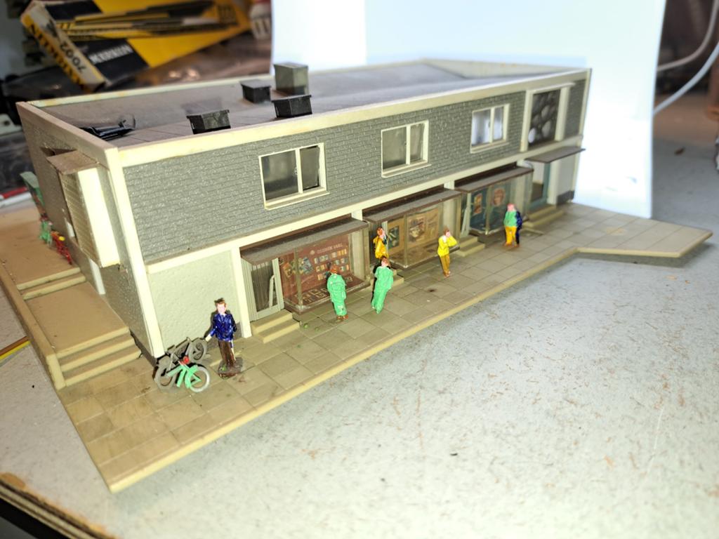 Station met meer dan 10 poppentjes in ho, Hobby en Vrije tijd, Gebruikt, Gelijkstroom of Wisselstroom, Brug, Tunnel of Gebouw
