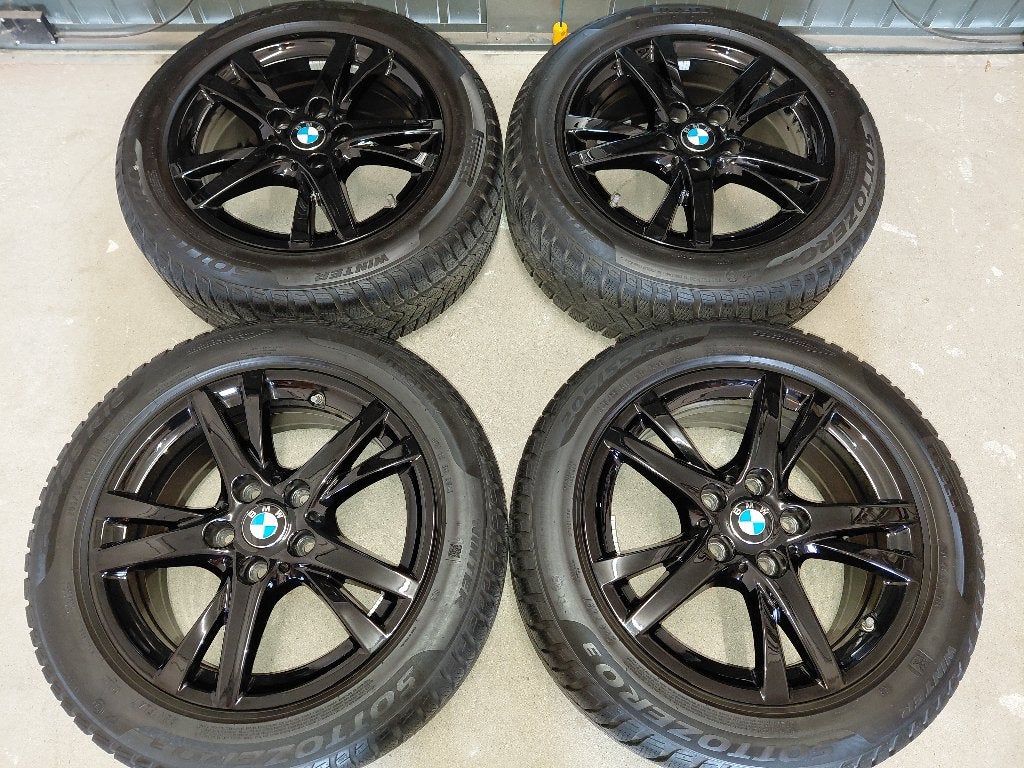 Originele 16 inch velgen met winterbanden BMW 1-serie F40, Auto diversen, Ophalen