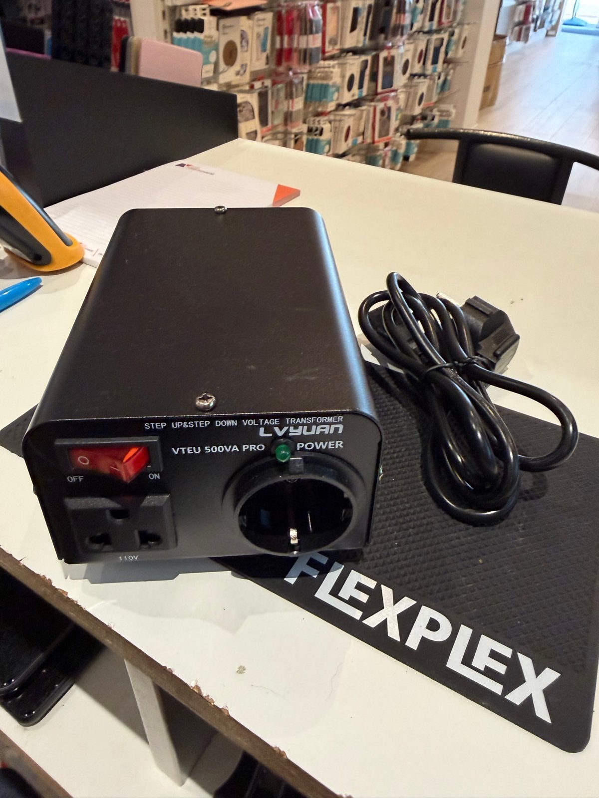 LVYUAN VTEU 500VA PRO Step Up/Down Voltage Transformator, Ophalen of Verzenden, Zo goed als nieuw