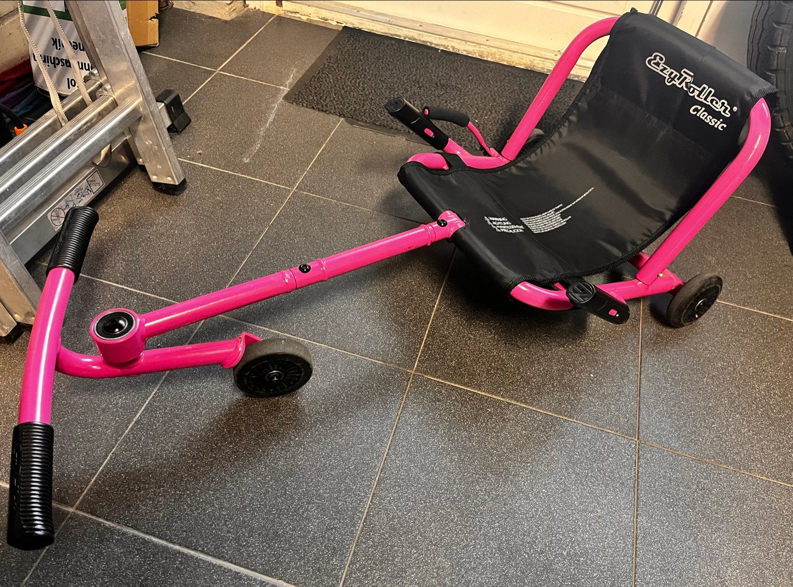 EzyRoller Classic Roze - Uniek Rijplezier voor Kinderen, Ophalen, Loopvoertuig