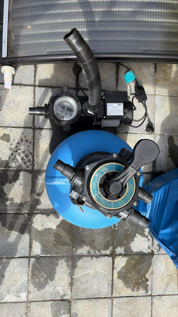 Filterpomp voor zwembad en 3 solarpanelen, Ophalen, Gebruikt