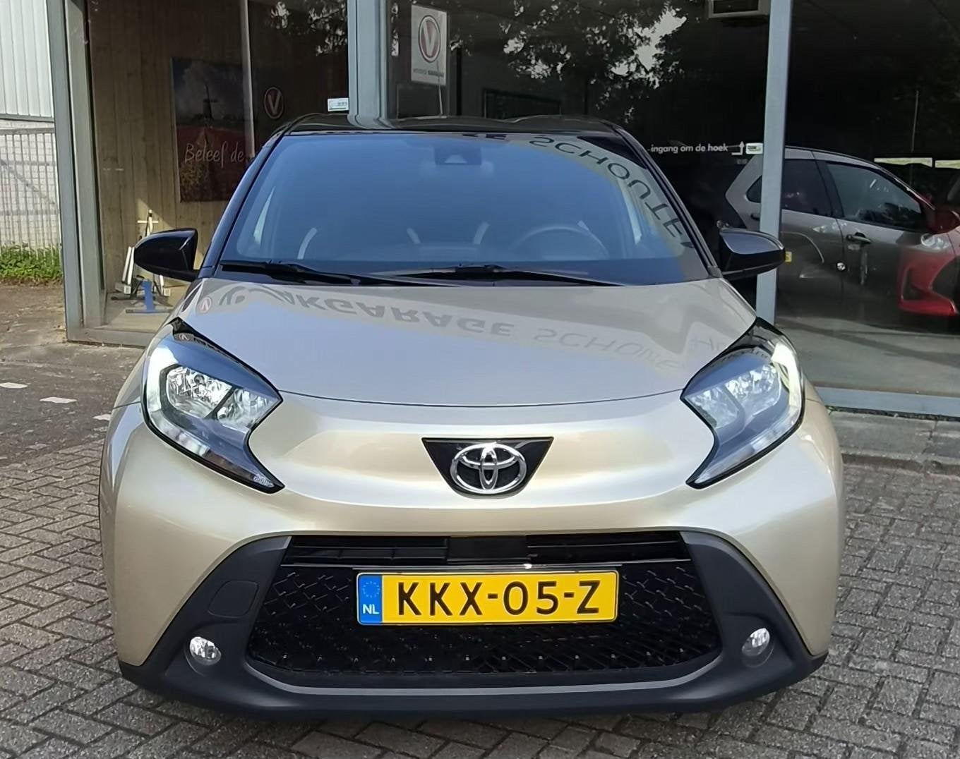 Toyota Aygo X 1.0 VVT-i MT Pulse, Auto's, Toyota, Stof, Gebruikt, Euro 6, Bruin