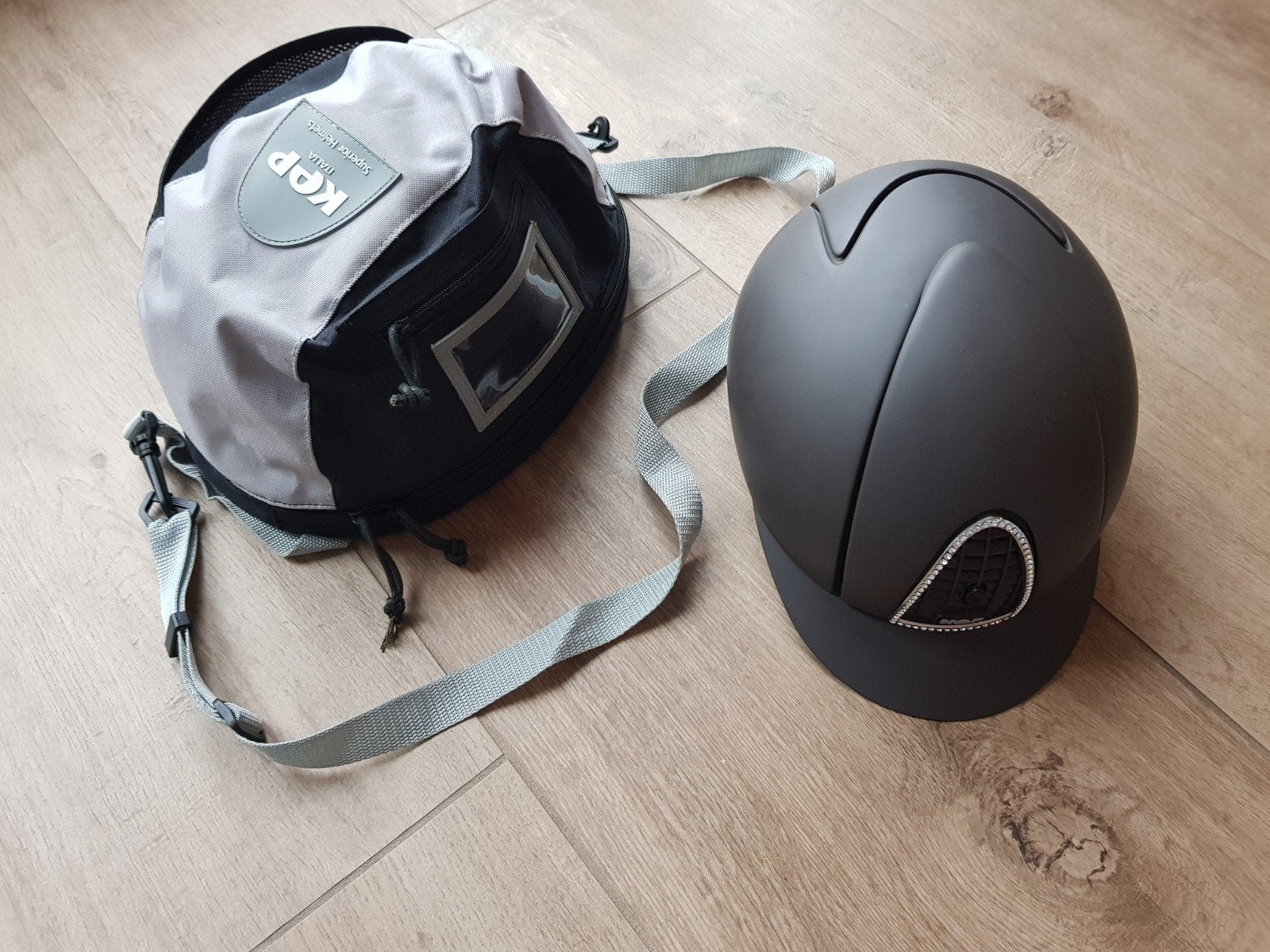 nieuwe kep italia donkerbruin maat M met echte swarovski ste, Dieren en Toebehoren, Ophalen of Verzenden, Nieuw, Dressuur