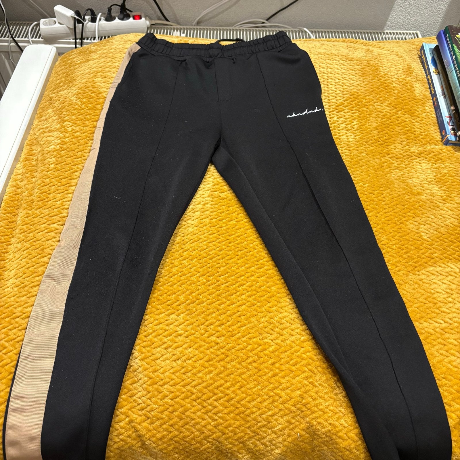 Nette broek van NIK & NIK by Nikkie - Maat 14/164, Kleding | Dames, Ophalen, Zwart, Zo goed als nieuw, Maat 34 (XS) of kleiner