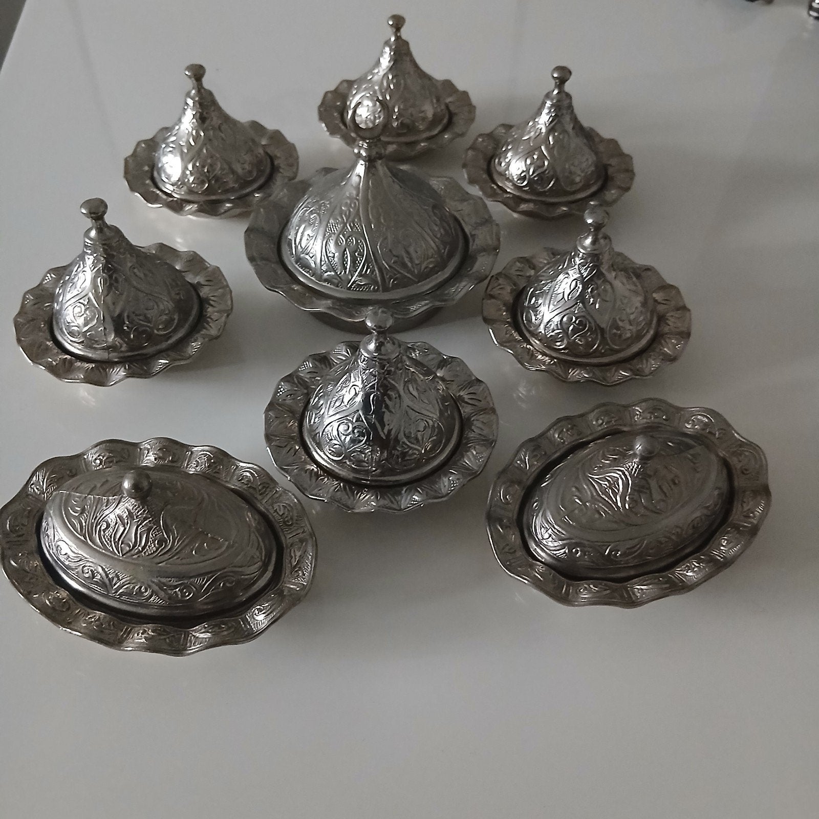 Turkse serveerset bevat diverse schaaltjes, Ophalen
