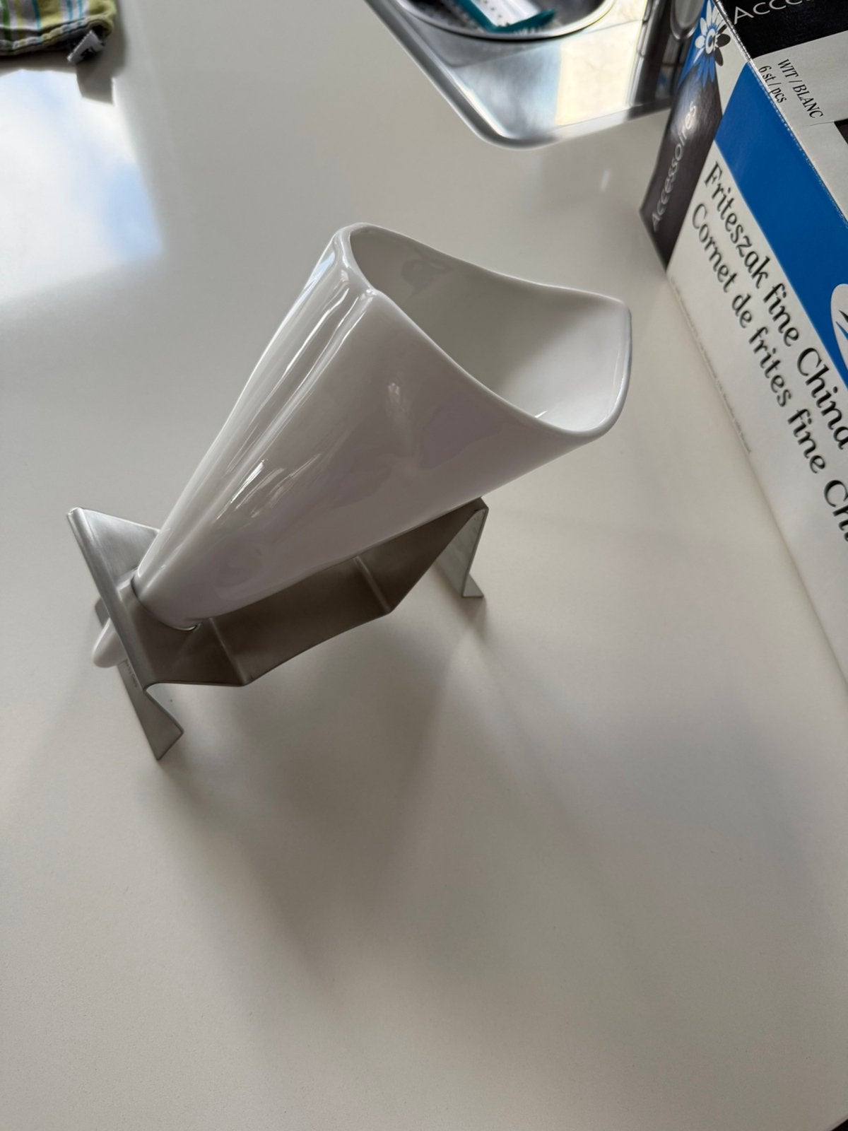Friezak fine china met houders (servies), Huis en Inrichting, Overige merken, Keramiek, Ophalen of Verzenden, Zo goed als nieuw