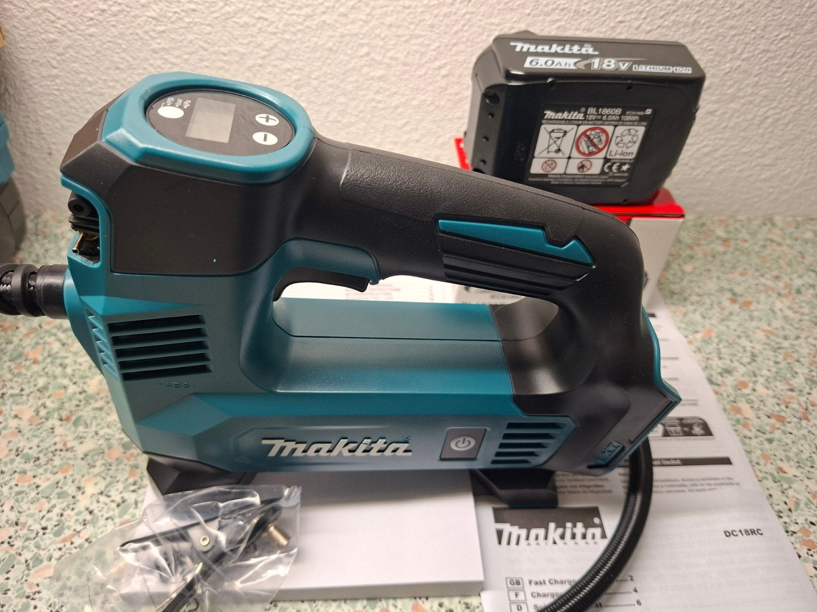 Makita DMP180Z incl lader en accu 6ah- Nieuw in koffer, Ophalen of Verzenden, Nieuw
