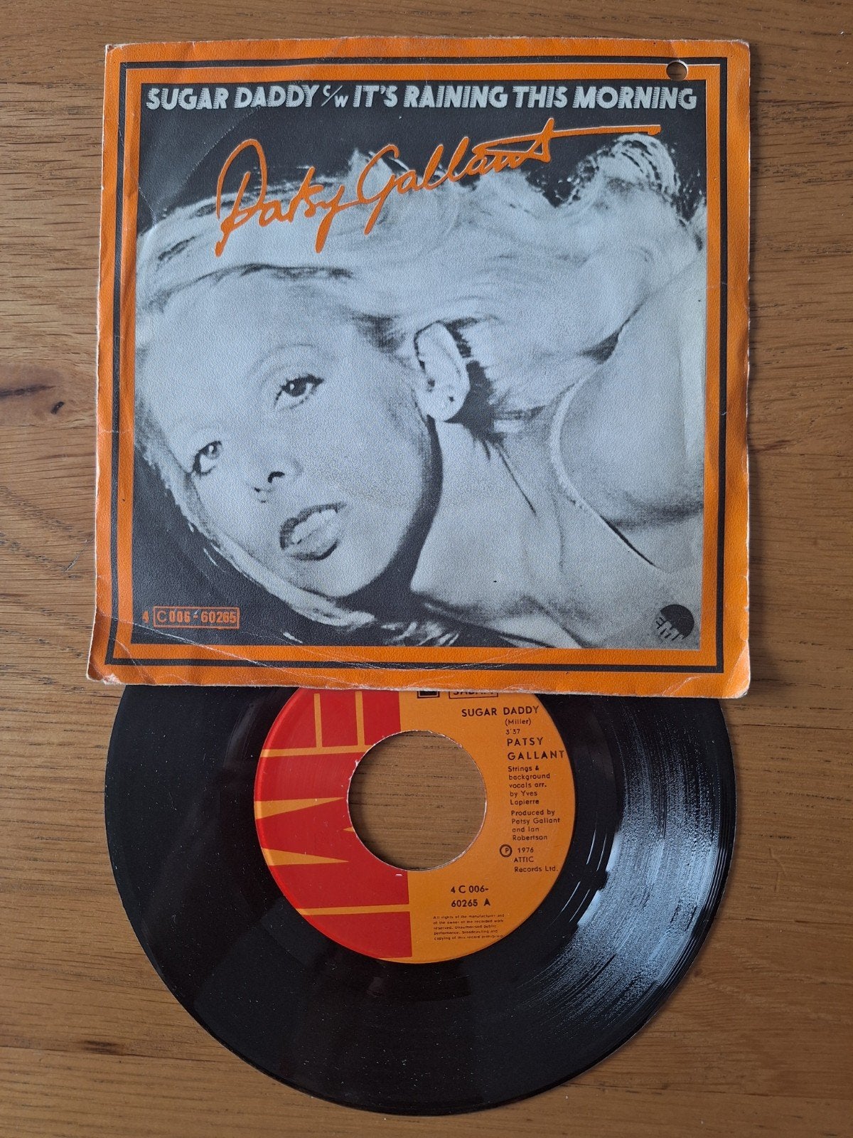 Patsy Gallant - Sugar Daddy / It's Raining This Morning, Ophalen of Verzenden, Gebruikt, 7 inch