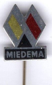 Landbouwwerktuigenfabriek Miedema - Winsum speldje ( G_203 ), Verzenden, Zo goed als nieuw, Transport, Speldje of Pin