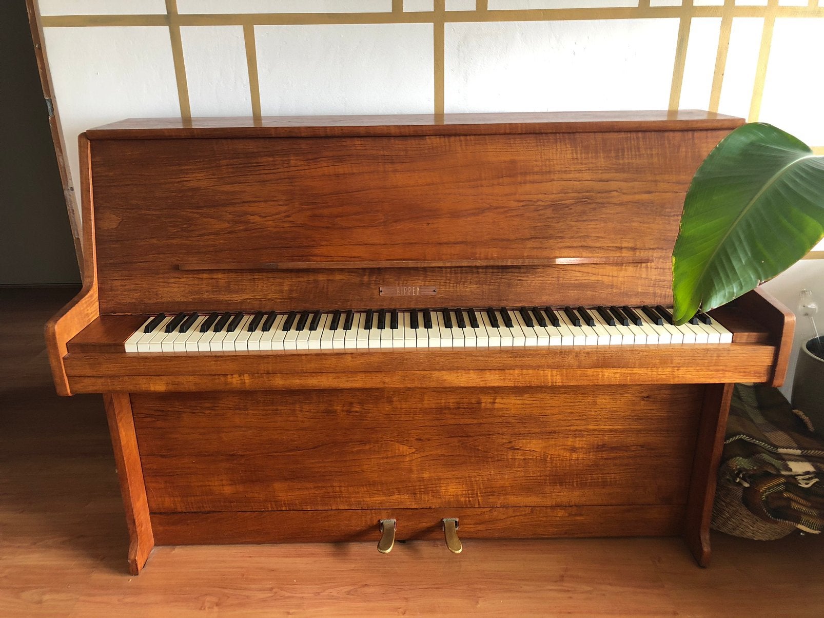 Rippen piano vintage in goede staat., Ophalen, Gebruikt, Bruin, Piano