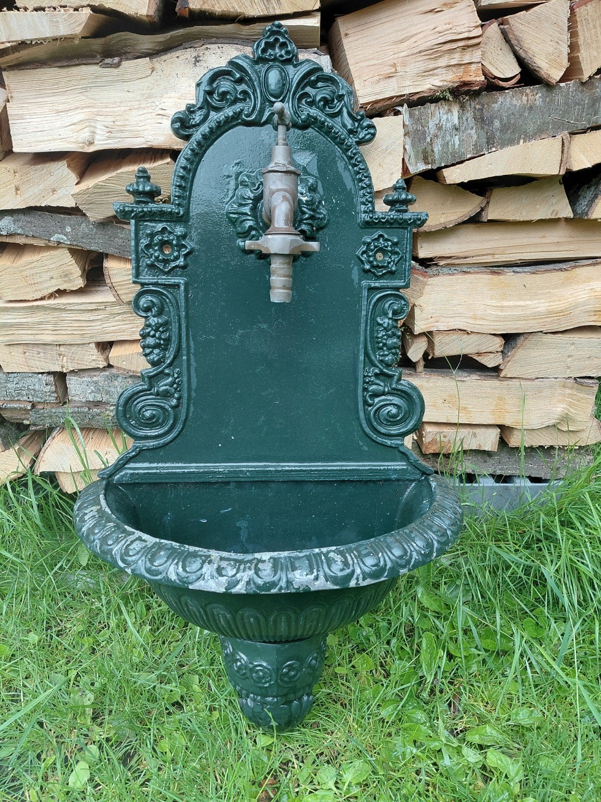 Prachtige wandfontein gietijzerlook met messing kraan, Tuin en Terras, Ophalen