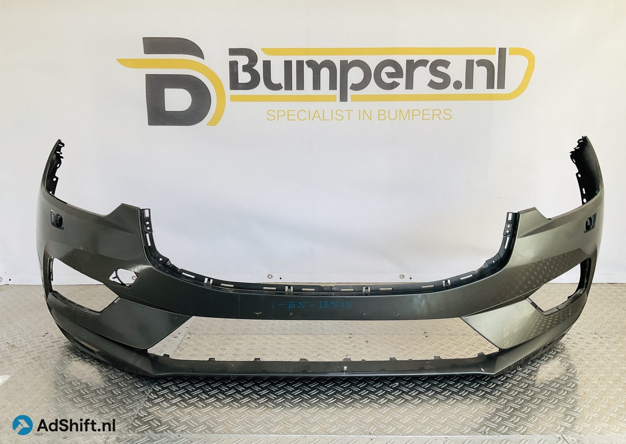 Bumper Volvo XC60 XC-60 2017-2021 31425160 Voorbumper 1-E5-1, Bumper