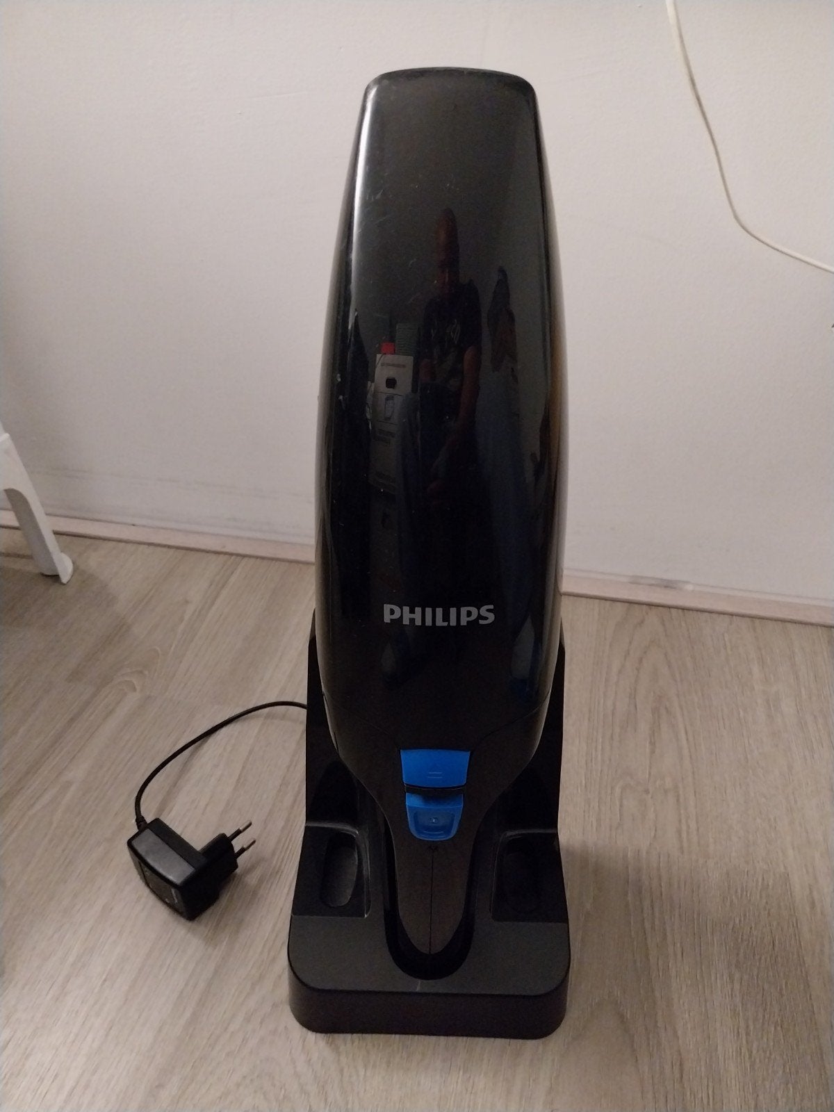 Philips Kruimeldief met Oplaadstation - Handig en Compact, Ophalen, Gebruikt, Draadloos, Reservoir