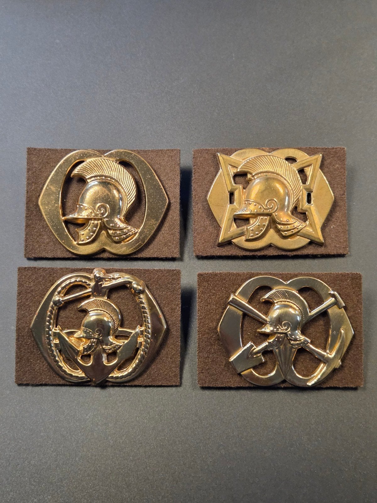Baretemblemen Genie Pontonniers Pioniers Fortificatien, Ophalen of Verzenden, Landmacht, Nederland, Embleem of Badge