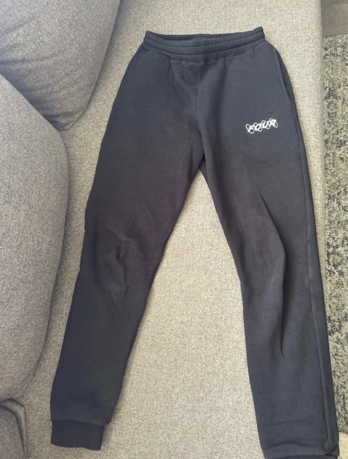 FOUR Amsterdam Joggingbroek Zwart Maat 14 YRS, Verzenden, Gedragen, Maat 46 (S) of kleiner, Zwart