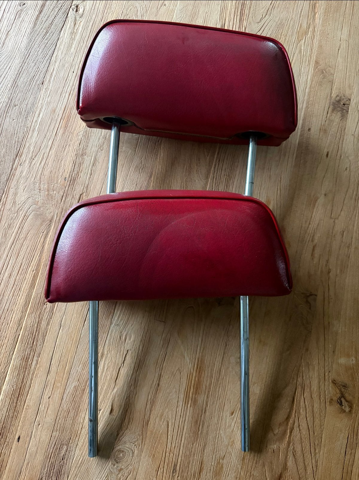 Volvo 140 serie hoofdsteunen - rood, Auto-onderdelen, Ophalen of Verzenden, Gebruikt, Volvo