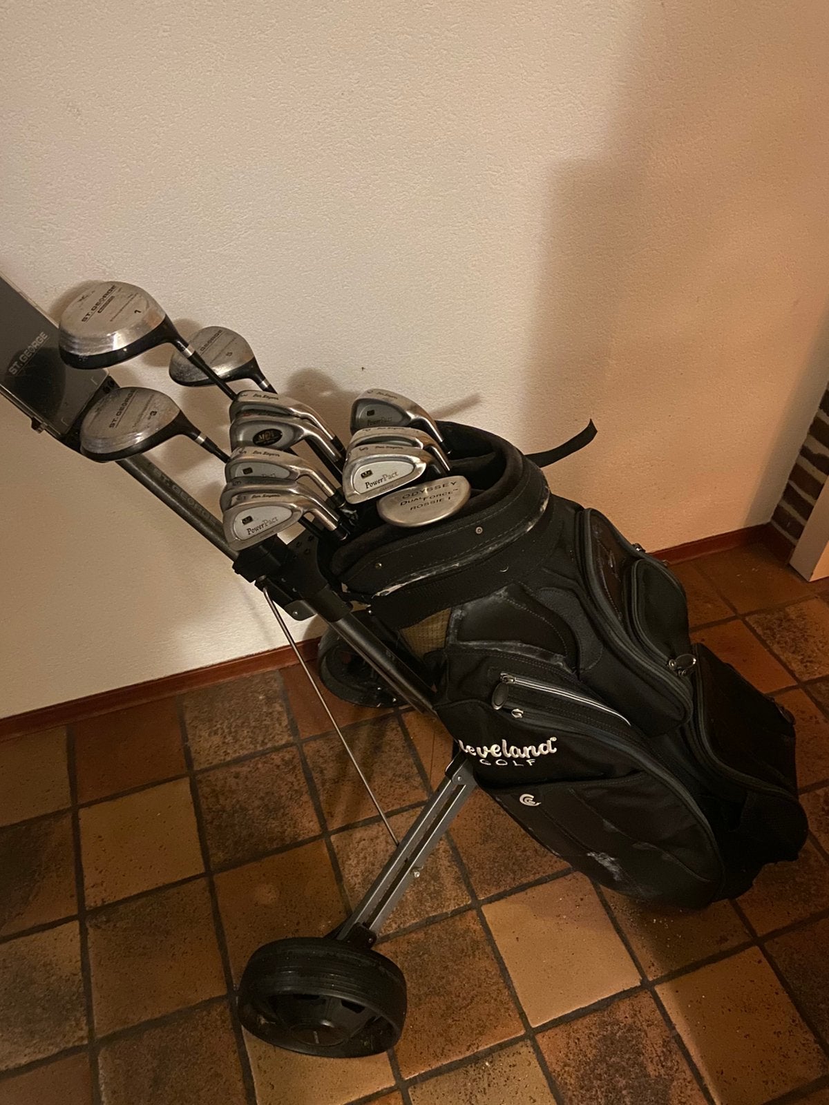 Complete golfset (St. George & Ben Sayers) + tas en trolley, Ophalen of Verzenden, Zo goed als nieuw, Set
